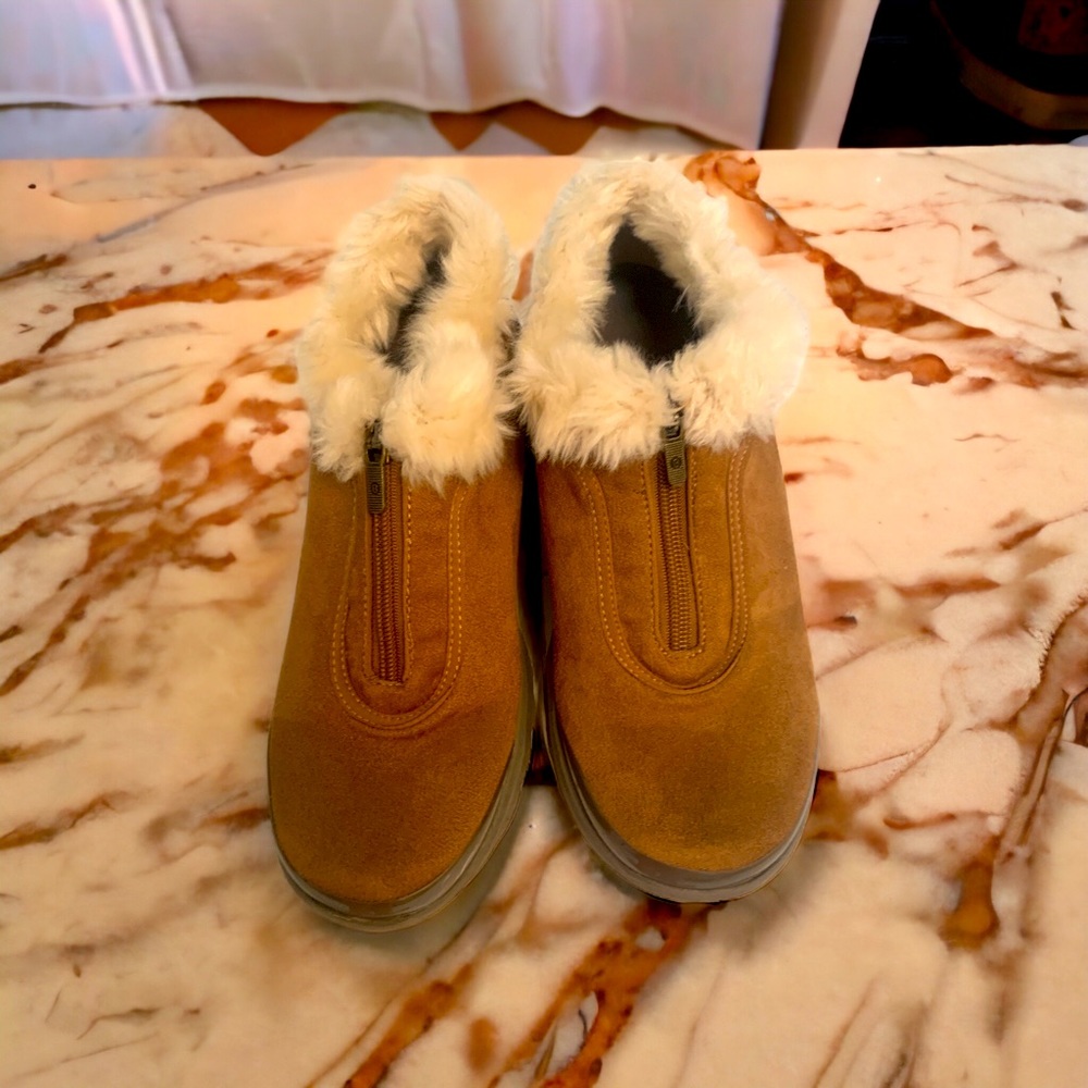 Bzees Golden zipper booties